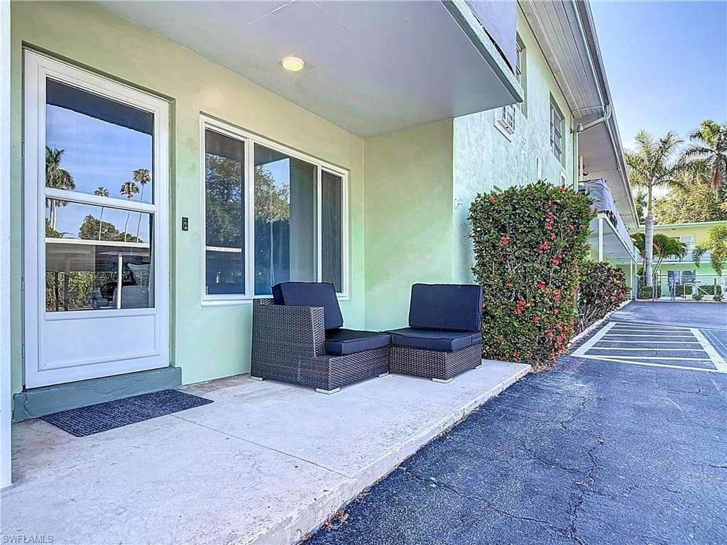 2544 1st ST # 102, FORT MYERS FL 33901-15