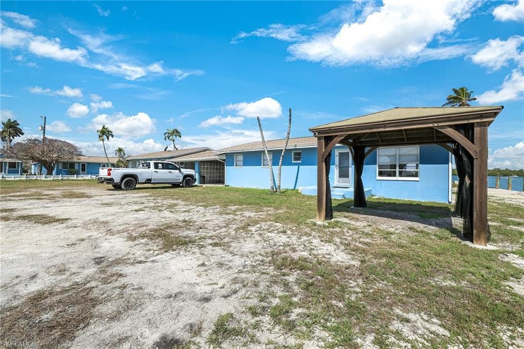 110 East CT, NAPLES FL 34140-15