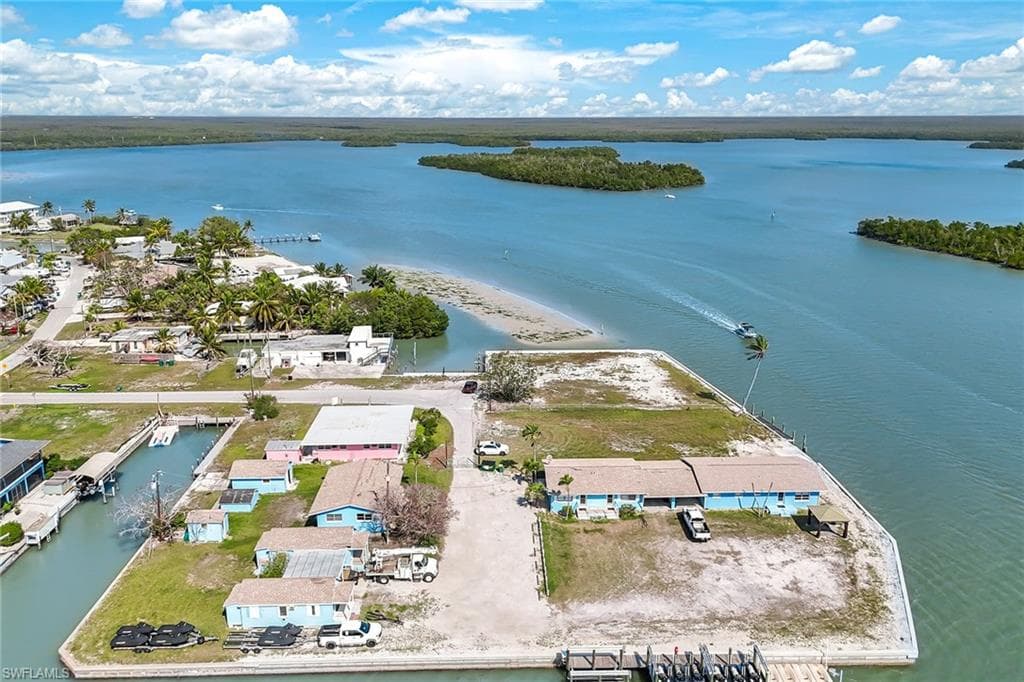 110 East CT, NAPLES FL 34140-10