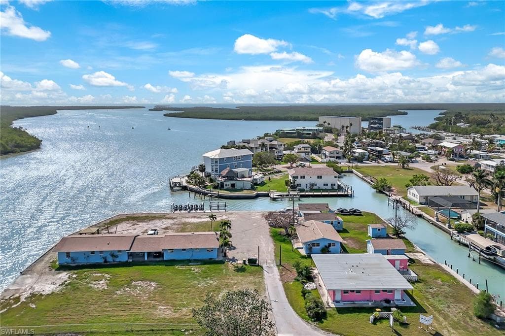 110 East CT, NAPLES FL 34140-3