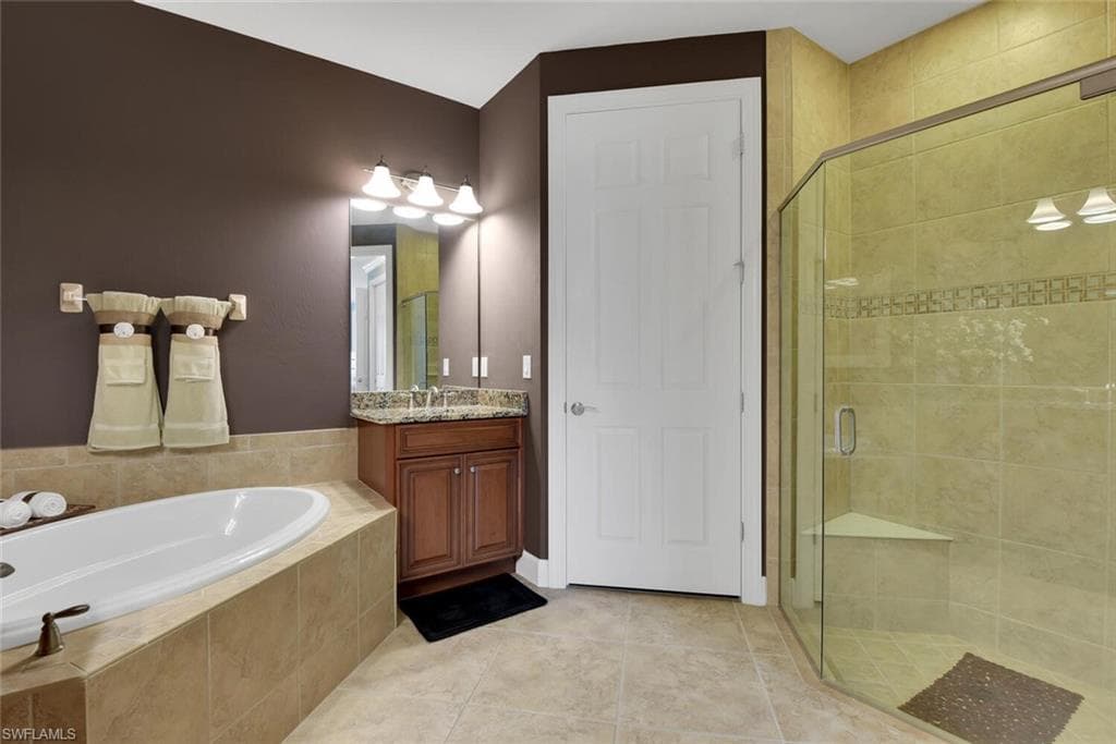 12009 Covent Garden CT # 3004, NAPLES FL 34120-13