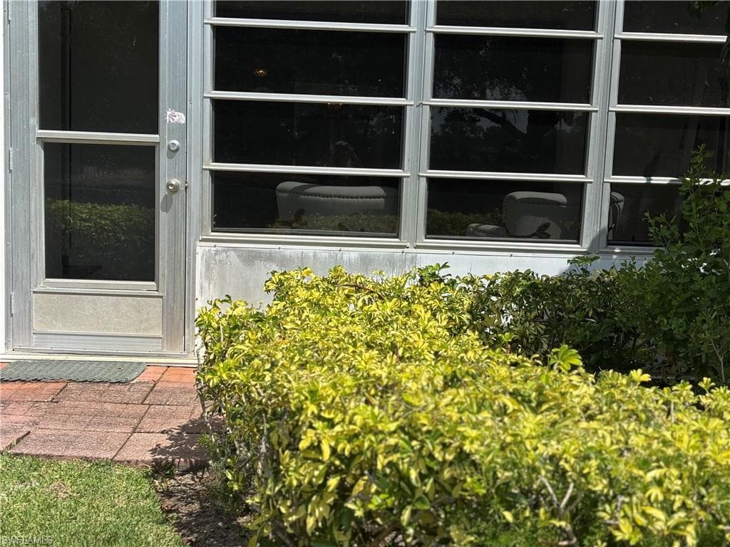 600 Valley Stream DR, NAPLES FL 34113-1