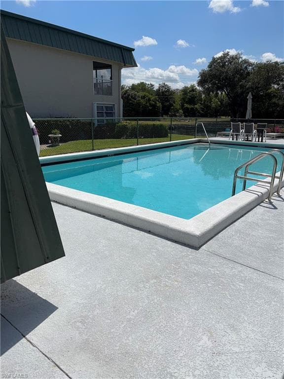 600 Valley Stream DR, NAPLES FL 34113-5