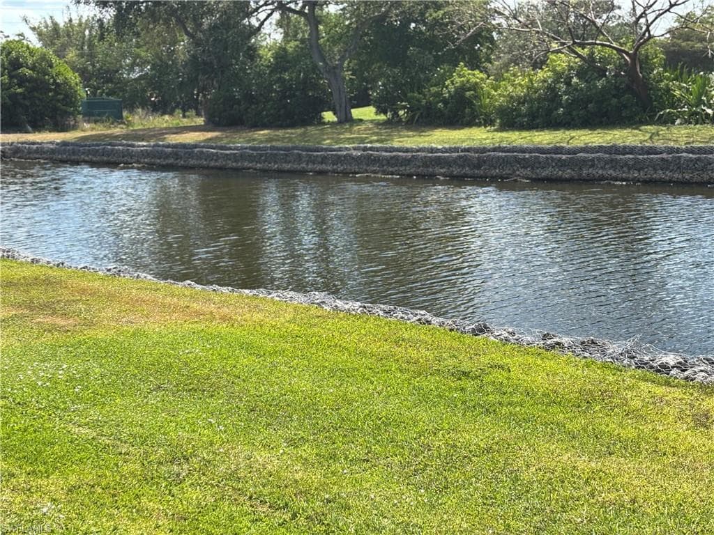 600 Valley Stream DR, NAPLES FL 34113-4