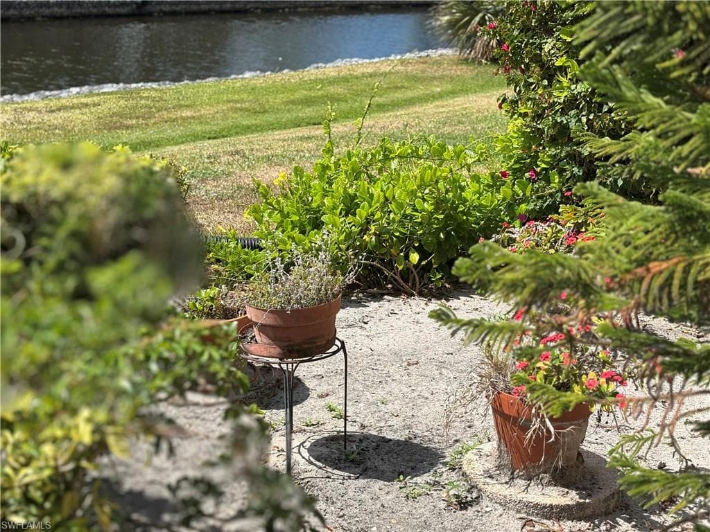 600 Valley Stream DR, NAPLES FL 34113-3