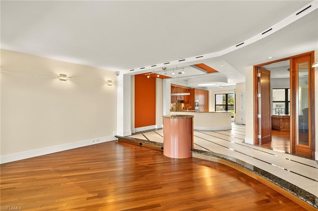 625 La Peninsula BLVD 625-2