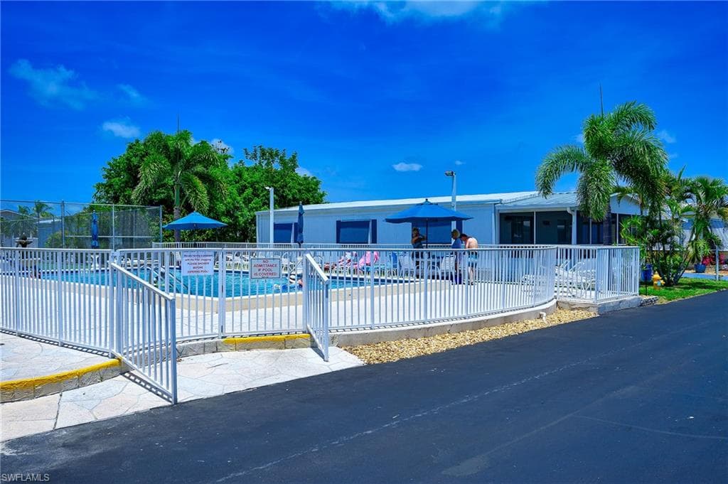 149 Kim DR # 149, NAPLES FL 34104-26