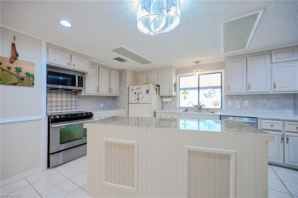 149 Kim DR # 149, NAPLES FL 34104-5