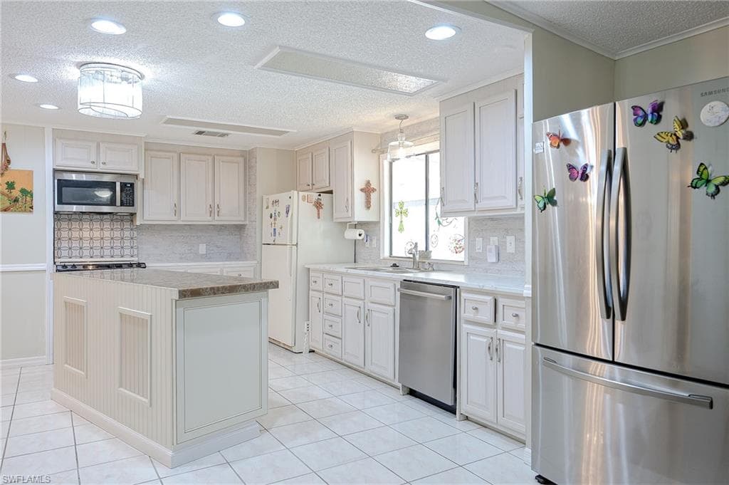 149 Kim DR # 149, NAPLES FL 34104-6