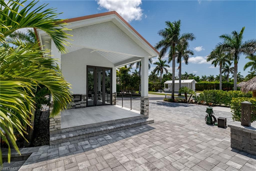 13613 Snapper LN, NAPLES FL 34114-1