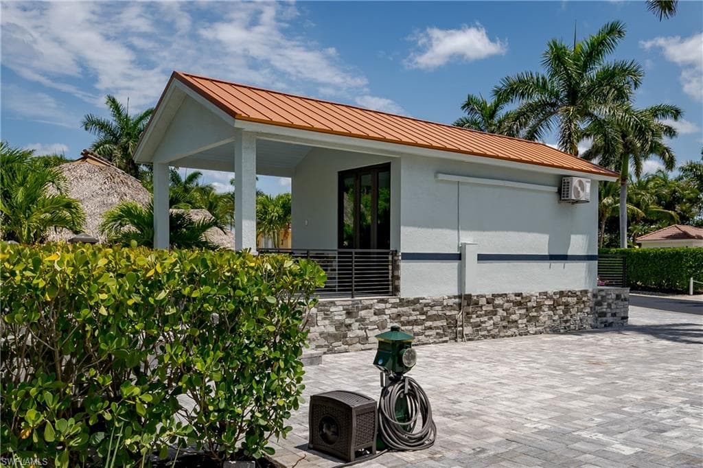 13613 Snapper LN, NAPLES FL 34114-2