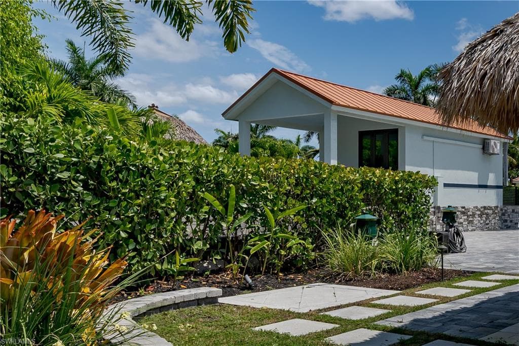 13613 Snapper LN, NAPLES FL 34114-37