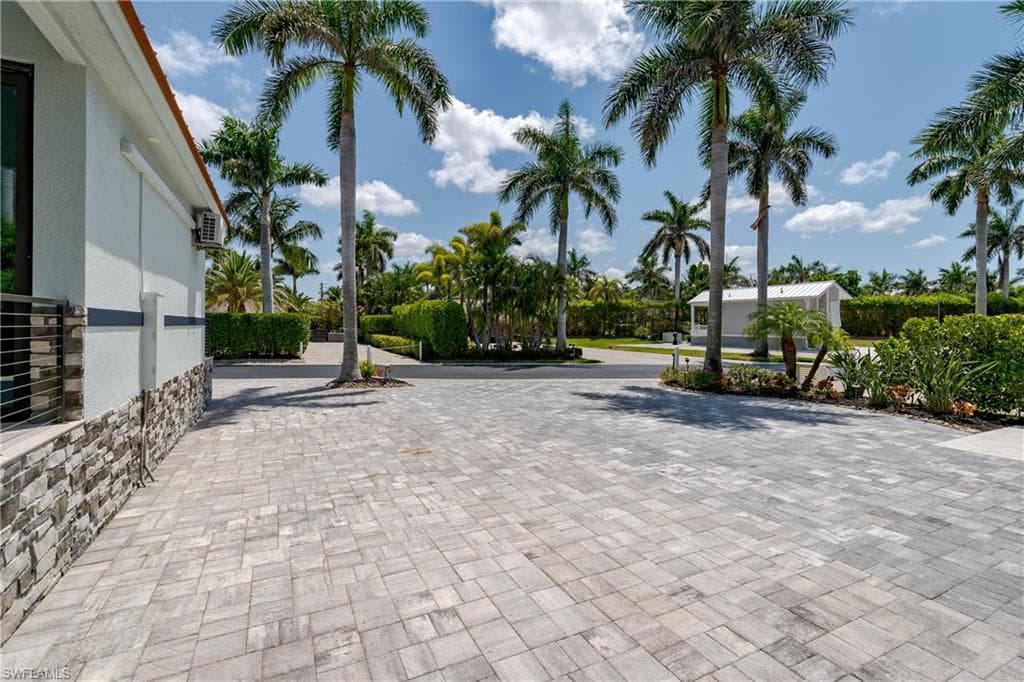 13613 Snapper LN, NAPLES FL 34114-20