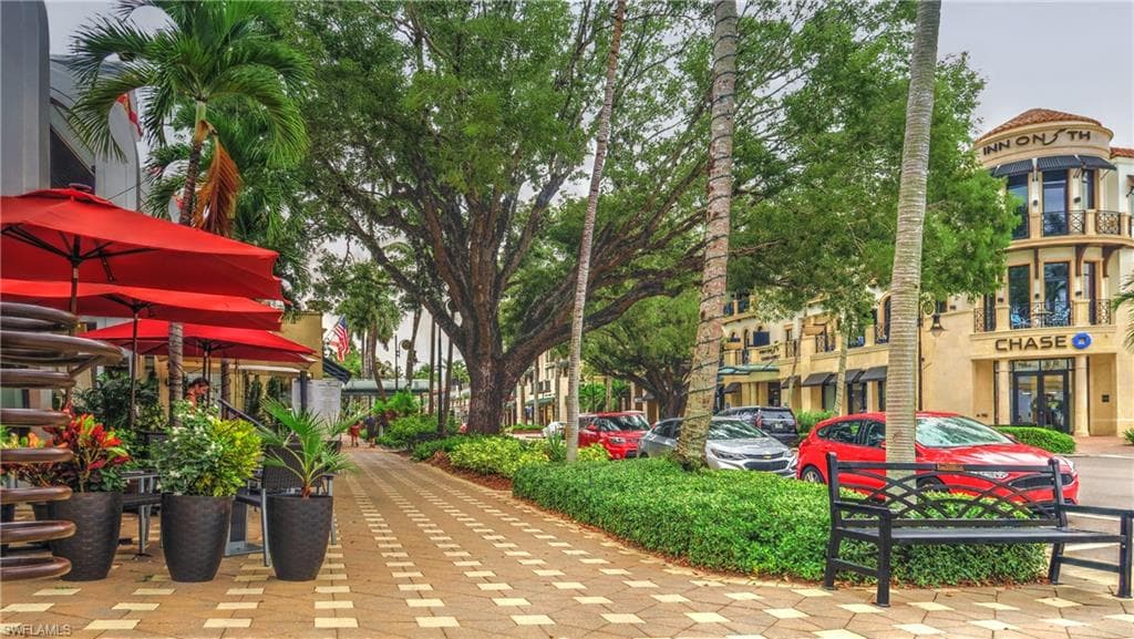 239 Torrey Pines PT, NAPLES FL 34113-37