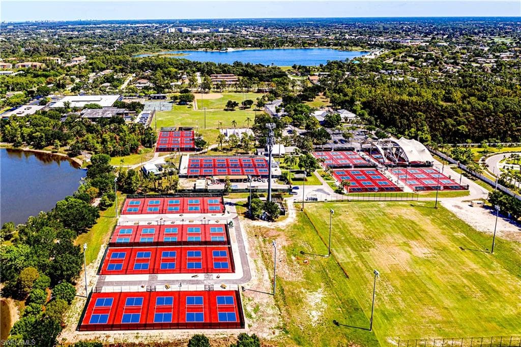 239 Torrey Pines PT, NAPLES FL 34113-39