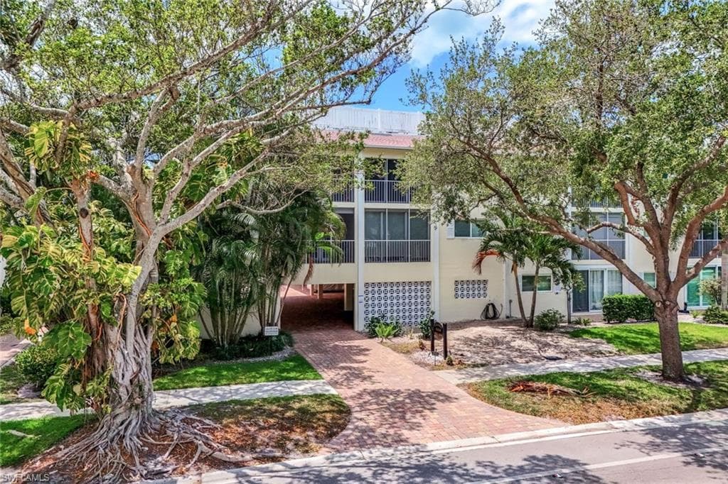 232 Banyan BLVD 232-23