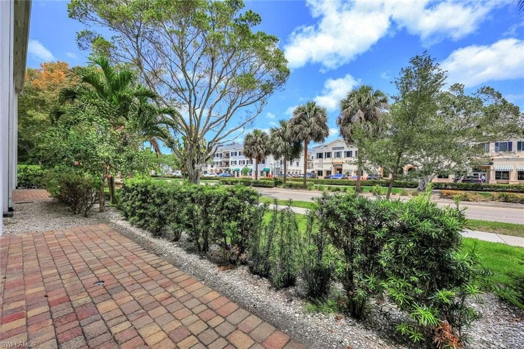 232 Banyan BLVD 232-20