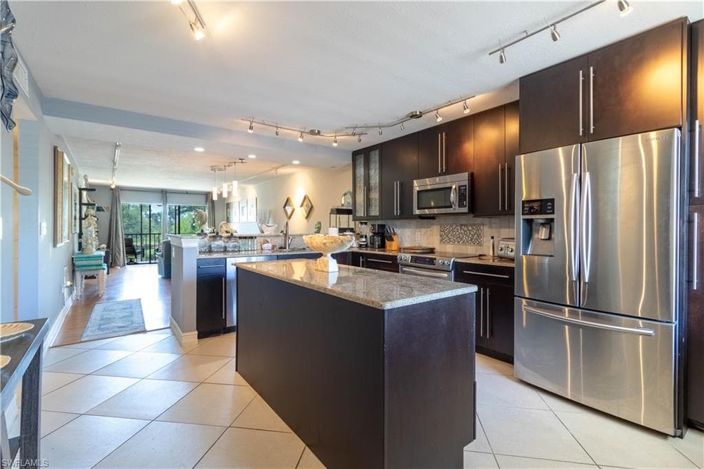 5535 Rattlesnake Hammock RD # 205, NAPLES FL 34113-1