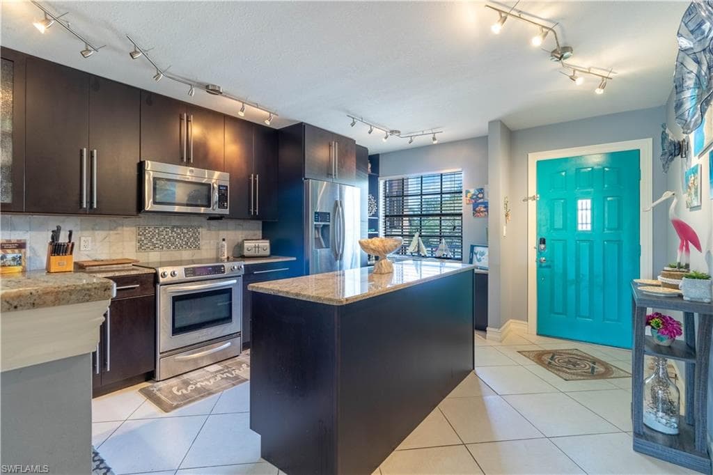 5535 Rattlesnake Hammock RD # 205, NAPLES FL 34113-2