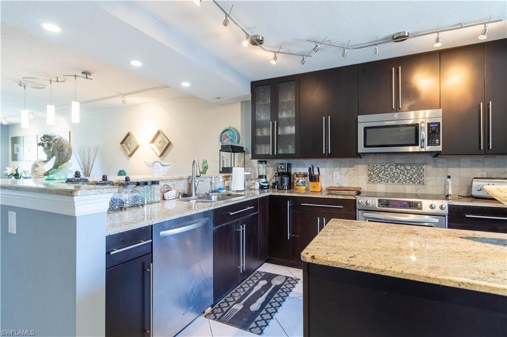 5535 Rattlesnake Hammock RD # 205, NAPLES FL 34113-3