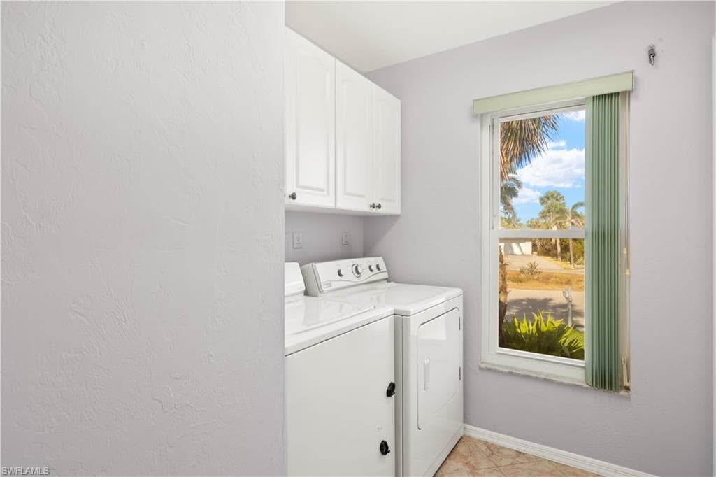 548 Chert CT, SANIBEL FL 33957-24