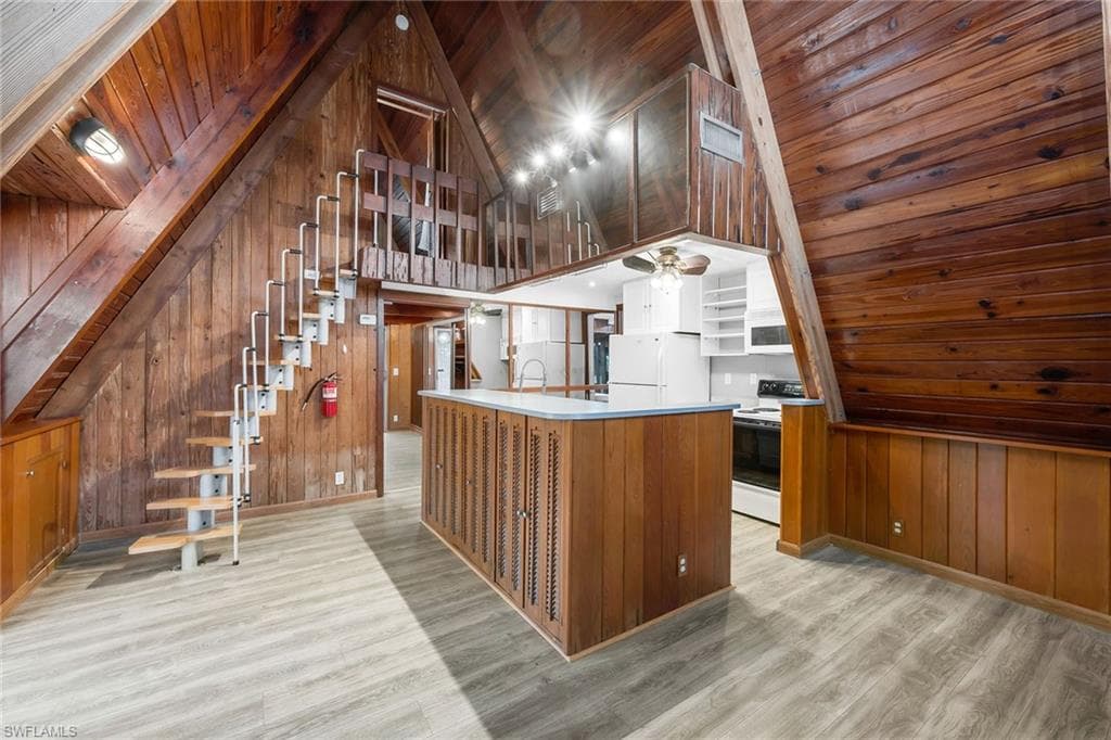 3261 Lakeview DR, NAPLES FL 34112-11