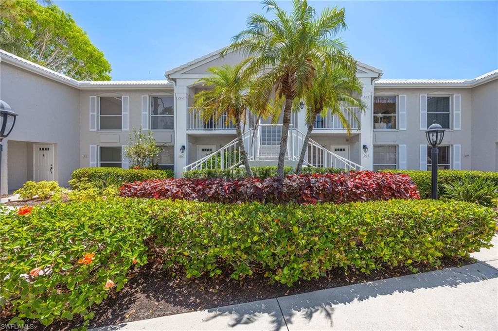 822 Gulf Pavillion DR # 202, NAPLES FL 34108-1