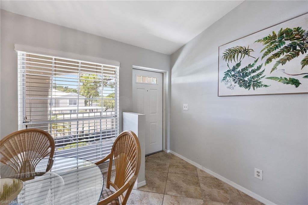 822 Gulf Pavillion DR # 202, NAPLES FL 34108-2