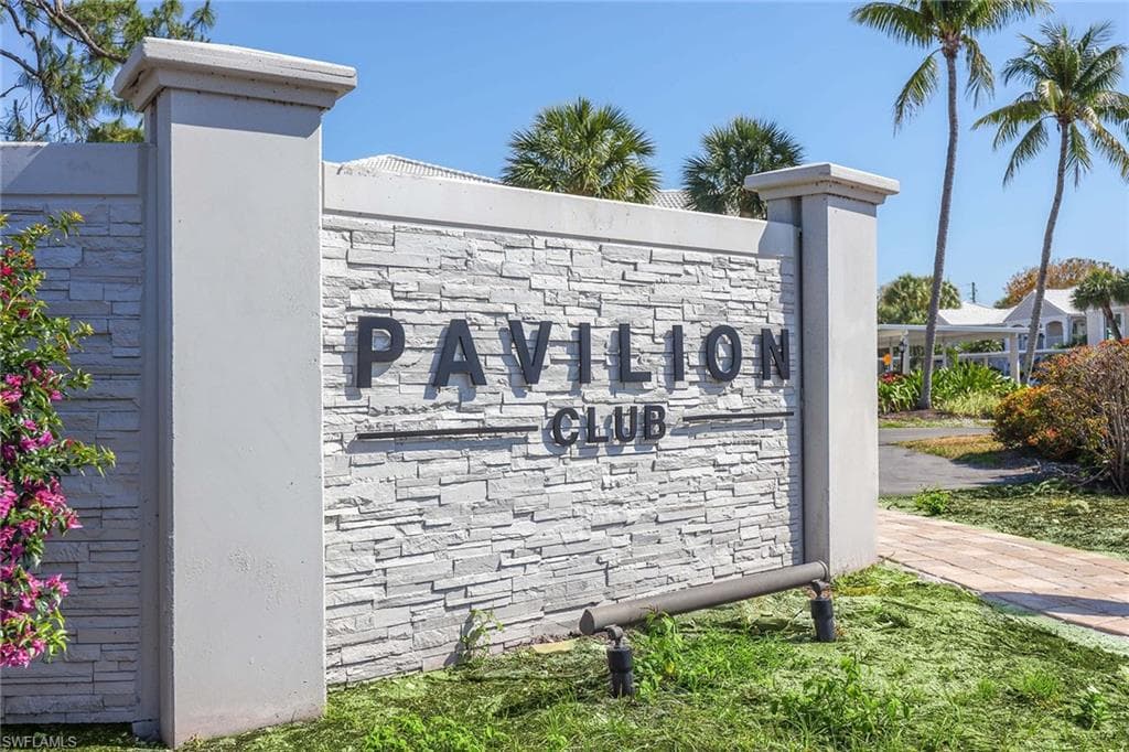 822 Gulf Pavillion DR # 202, NAPLES FL 34108-27