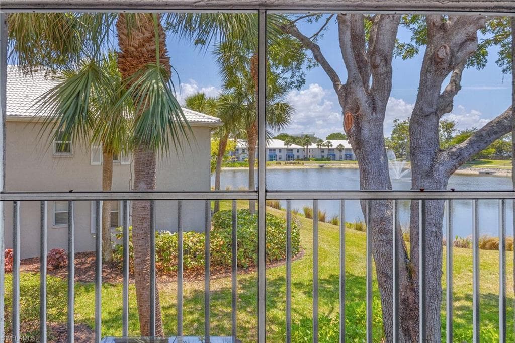 822 Gulf Pavillion DR # 202, NAPLES FL 34108-19