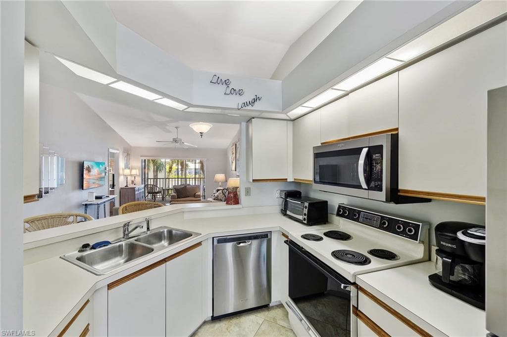 822 Gulf Pavillion DR # 202, NAPLES FL 34108-9