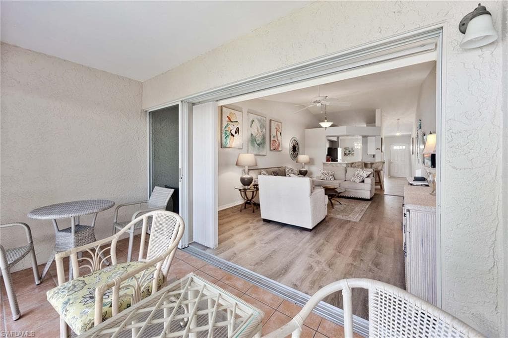 822 Gulf Pavillion DR # 202, NAPLES FL 34108-18