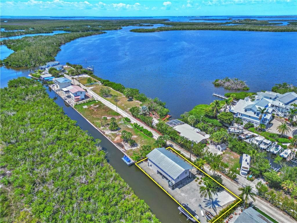 8161 Moyer LN, BOKEELIA FL 33922-4