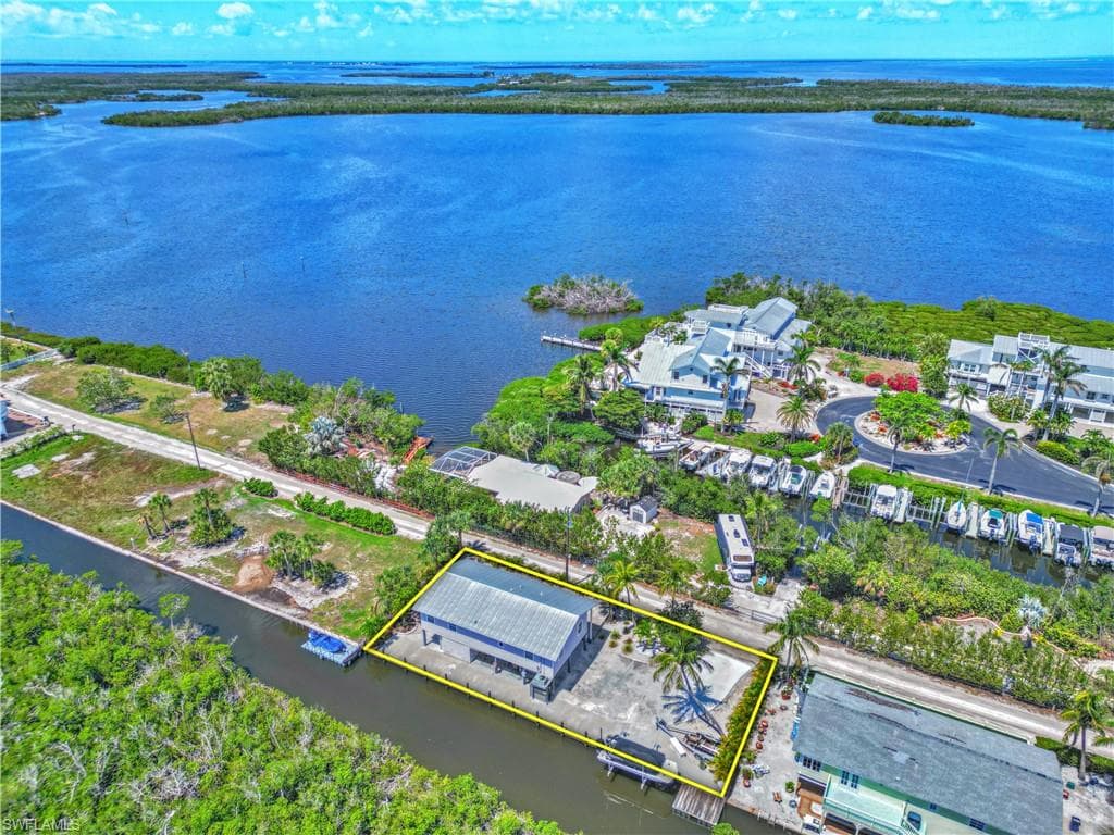 8161 Moyer LN, BOKEELIA FL 33922-3