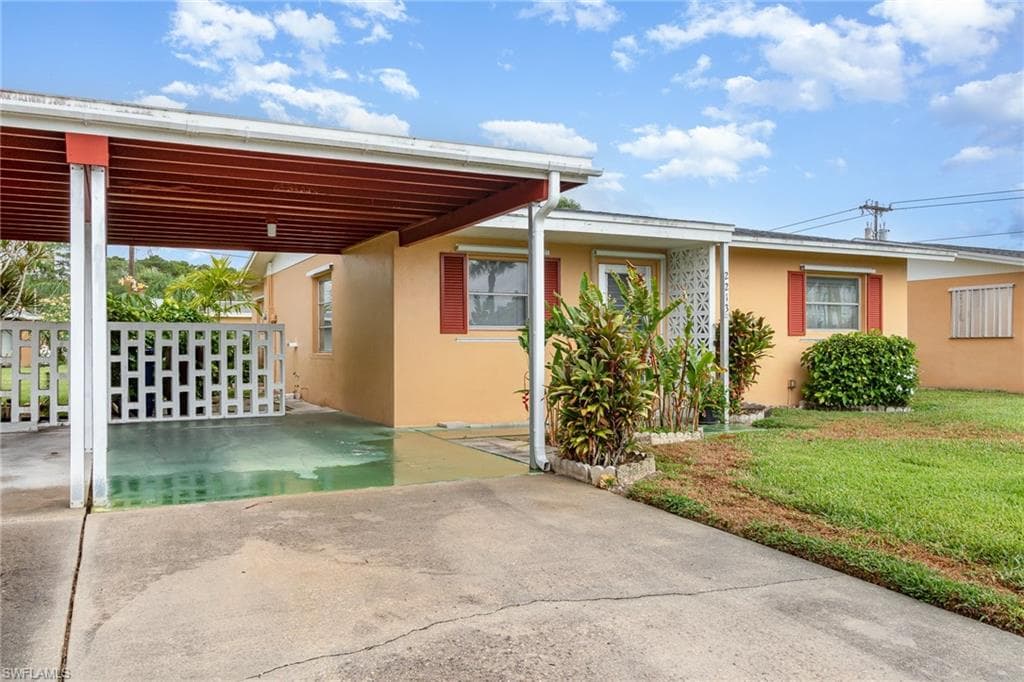 2213 Orchid RD, LEHIGH ACRES FL 33936-2