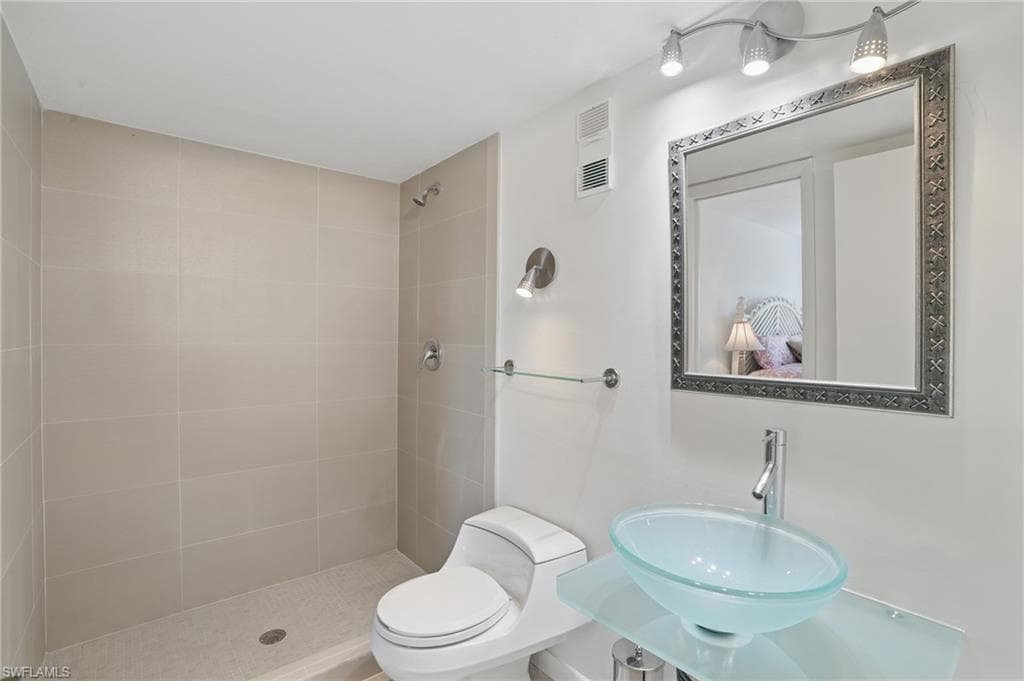 5220 Bonita Beach RD SW # 105, BONITA SPRINGS FL 34134-16