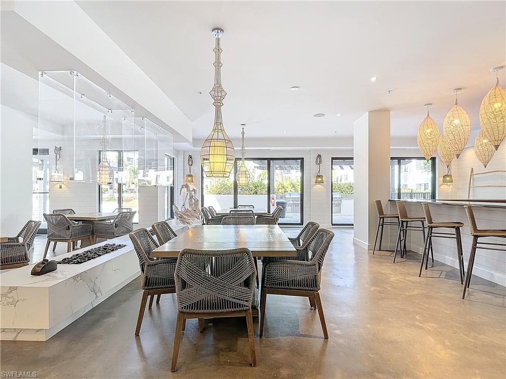 1125 Central AVE # 462, NAPLES FL 34102-40