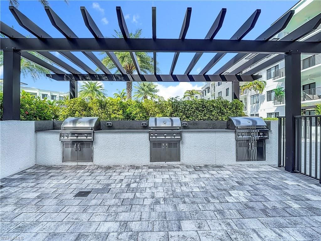 1125 Central AVE # 462, NAPLES FL 34102-36
