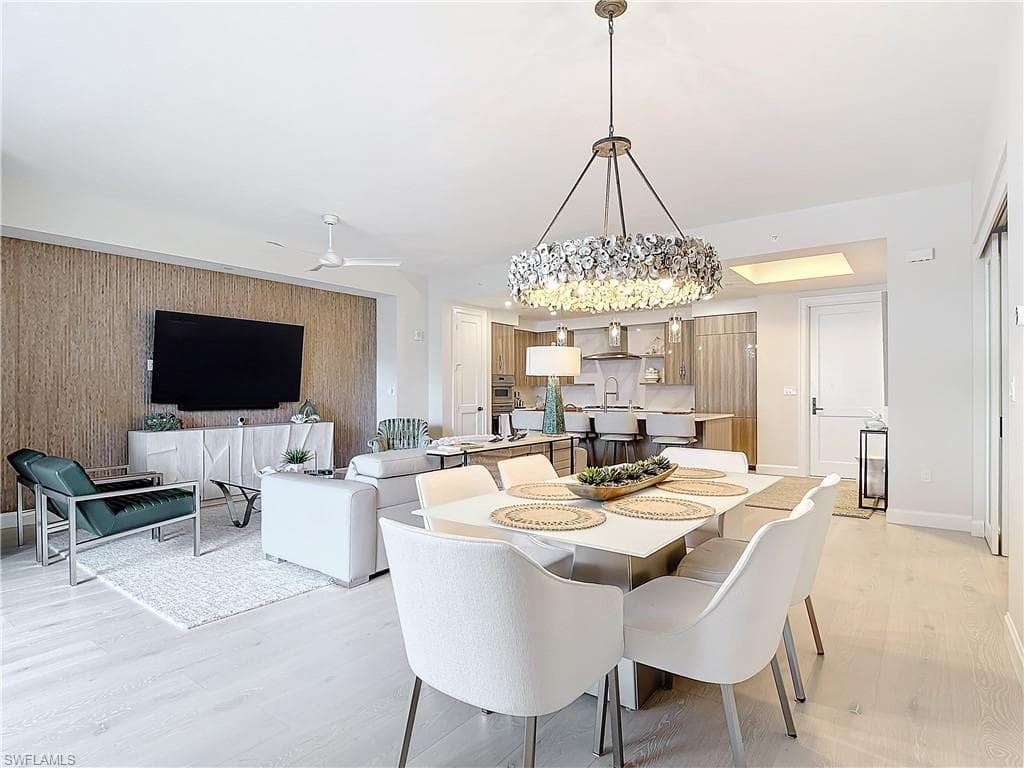 1125 Central AVE # 462, NAPLES FL 34102-3