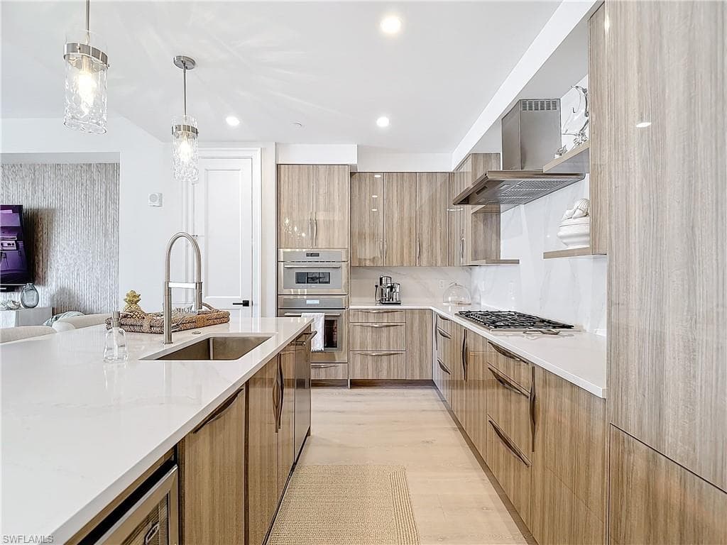 1125 Central AVE # 462, NAPLES FL 34102-7