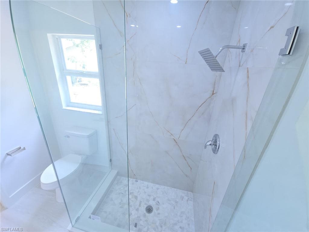 687 Grove DR, NAPLES FL 34120-22