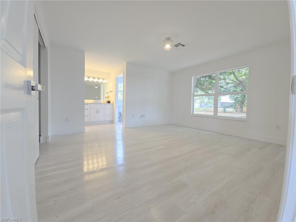 687 Grove DR, NAPLES FL 34120-26