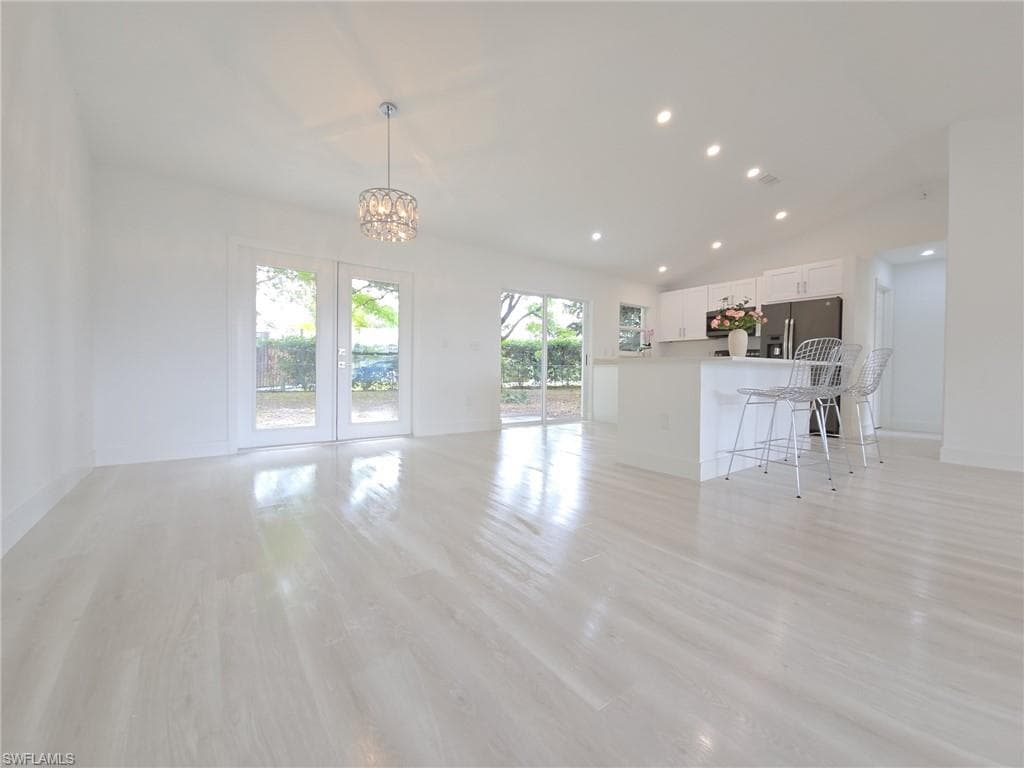 687 Grove DR, NAPLES FL 34120-5