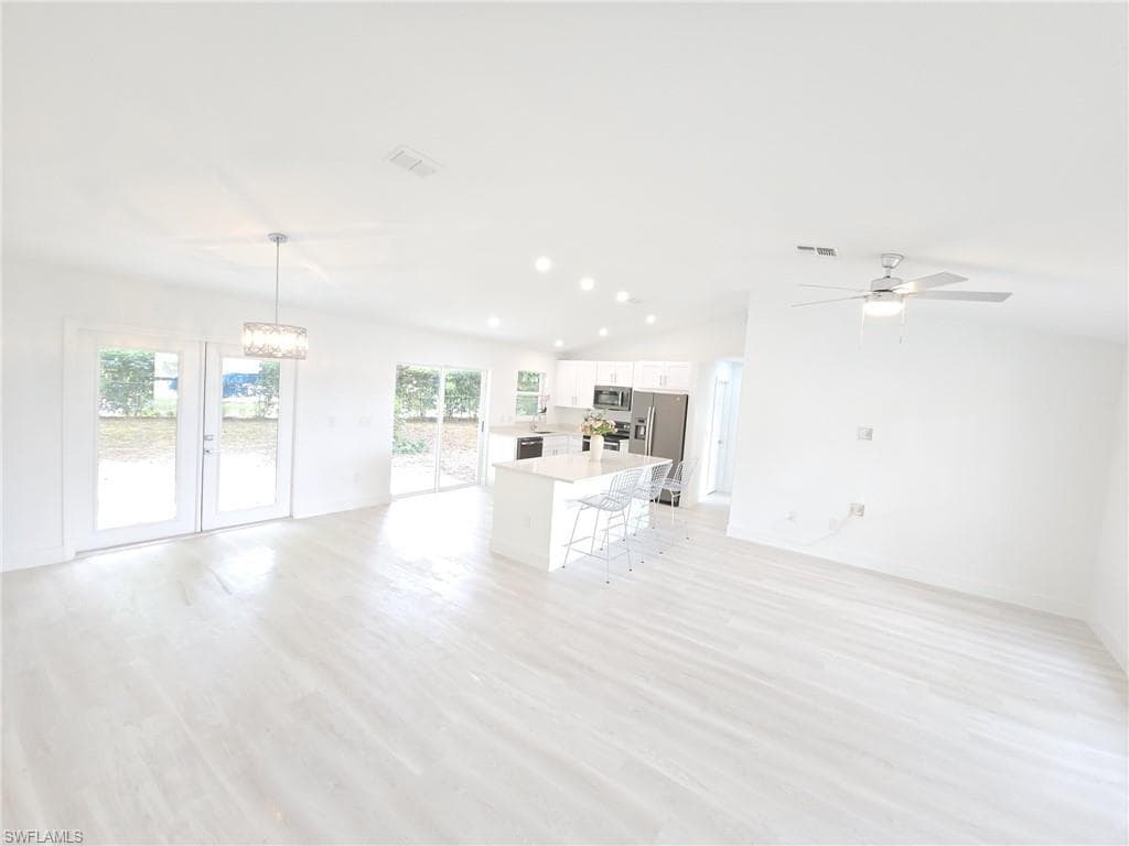 687 Grove DR, NAPLES FL 34120-16