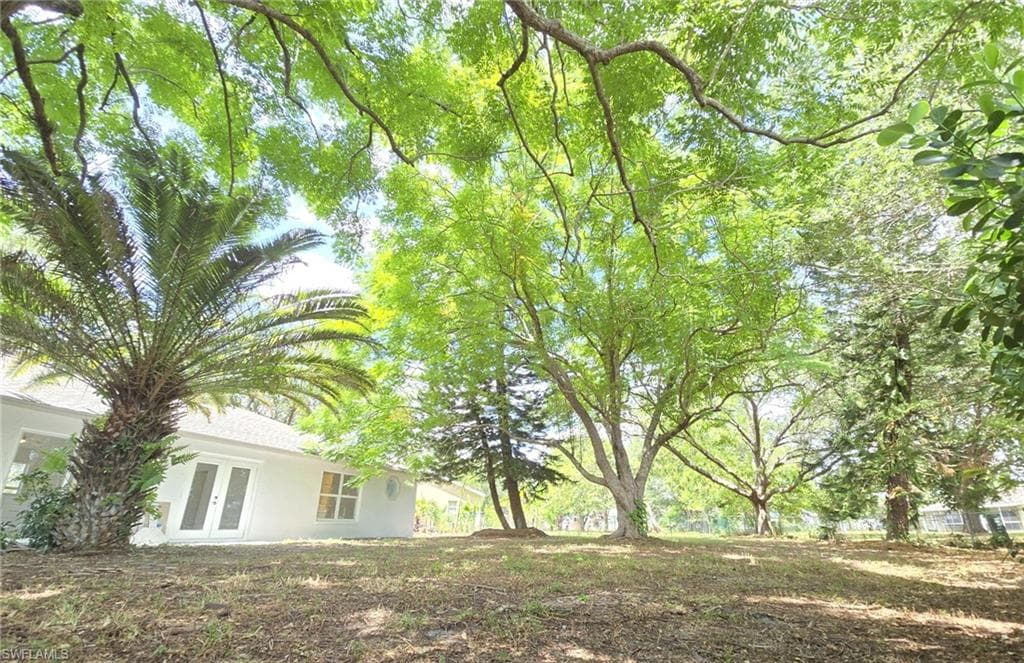 687 Grove DR, NAPLES FL 34120-42