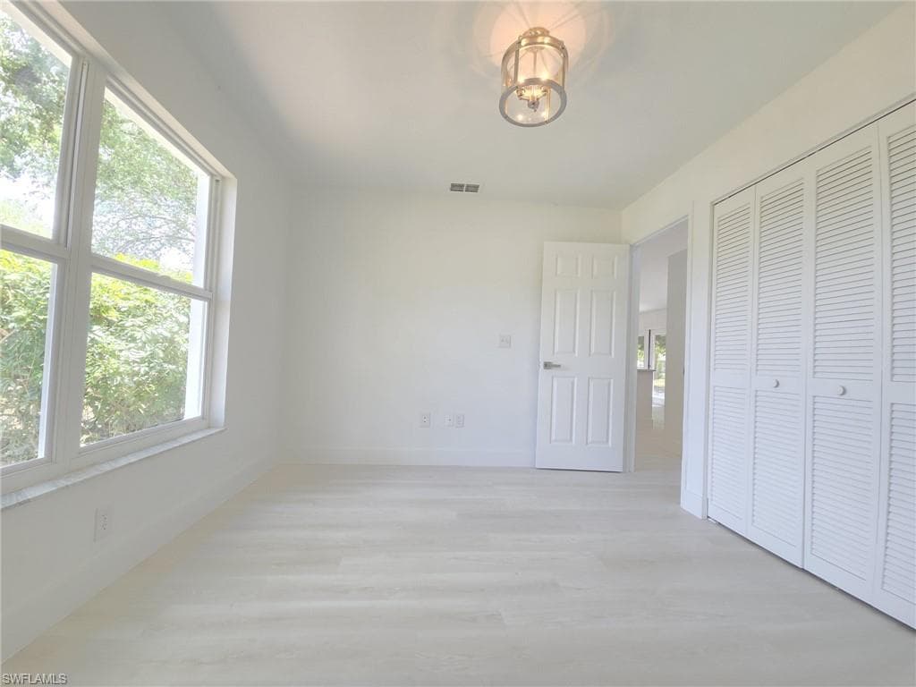 687 Grove DR, NAPLES FL 34120-35