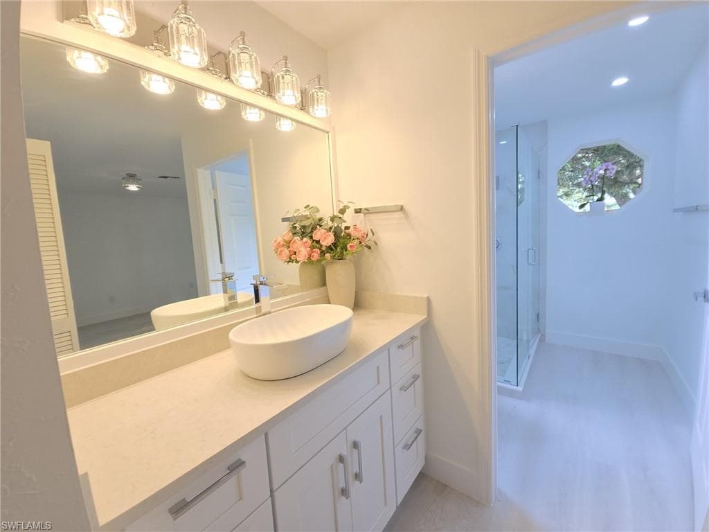 687 Grove DR, NAPLES FL 34120-19