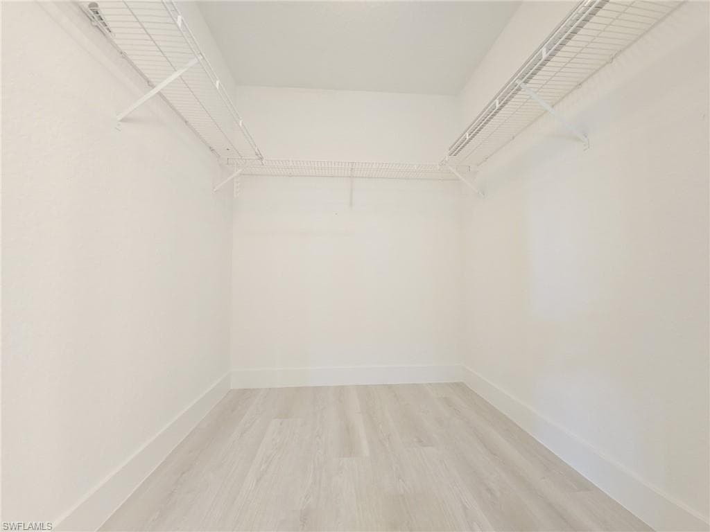 687 Grove DR, NAPLES FL 34120-29