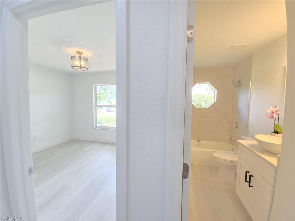 687 Grove DR, NAPLES FL 34120-33