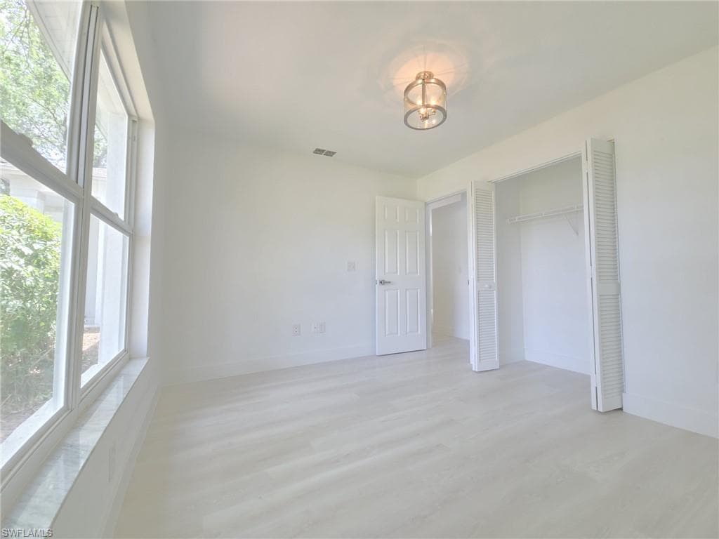 687 Grove DR, NAPLES FL 34120-37